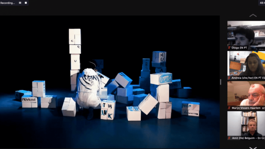 Building and breaking walls – online video performance